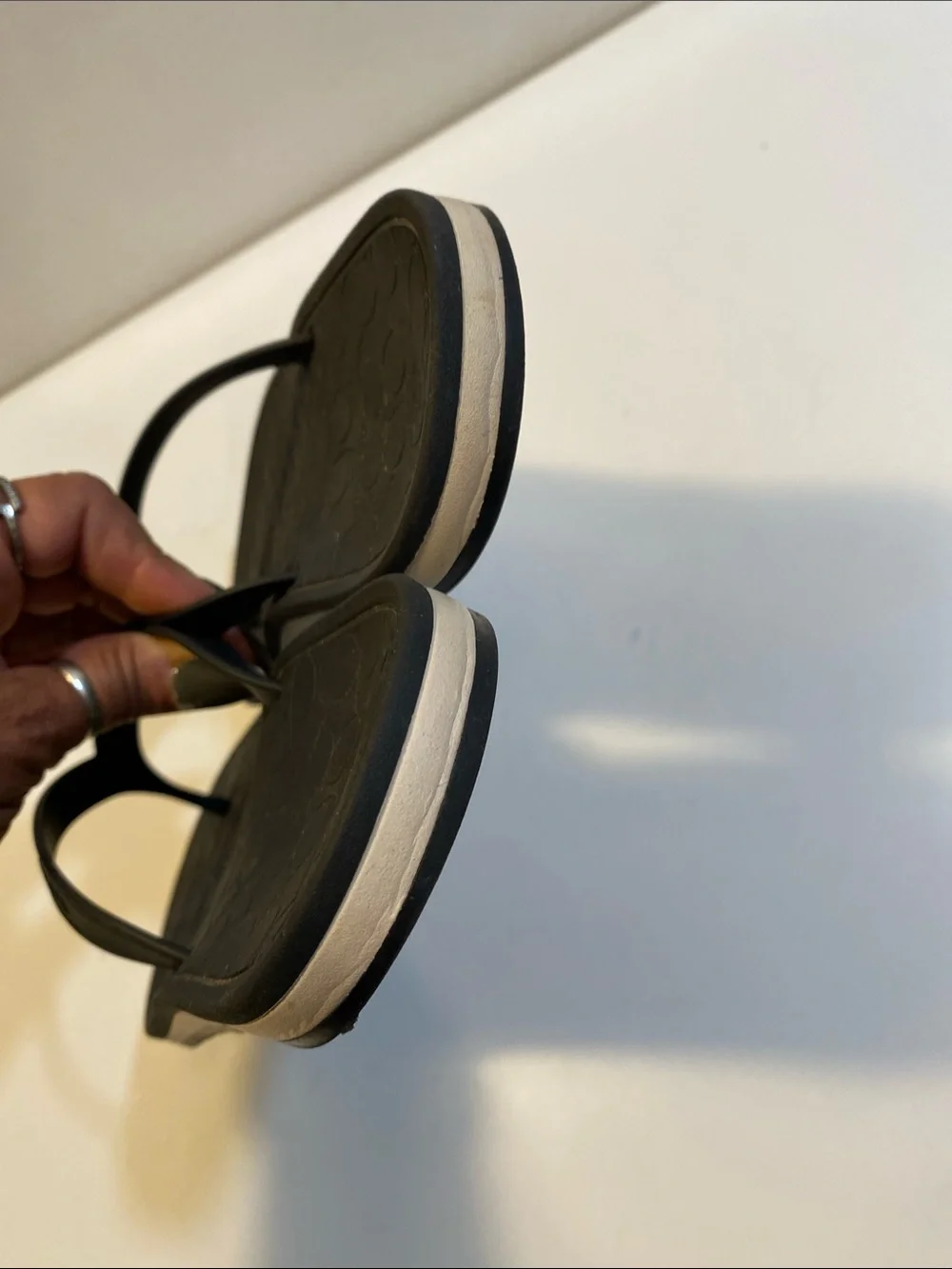 COACH Black Flip Flop Sandals  Casual Beach Thong Sz 8